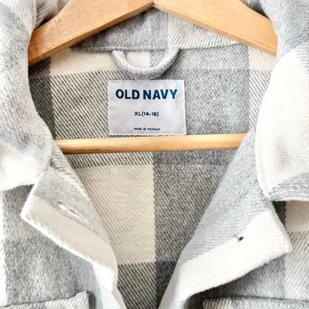 Old Navy Gray and White Plaid Shacket Jacket